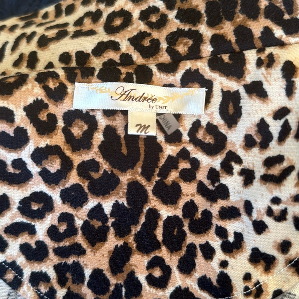 Universal Leopard Print Top with Black and Tan